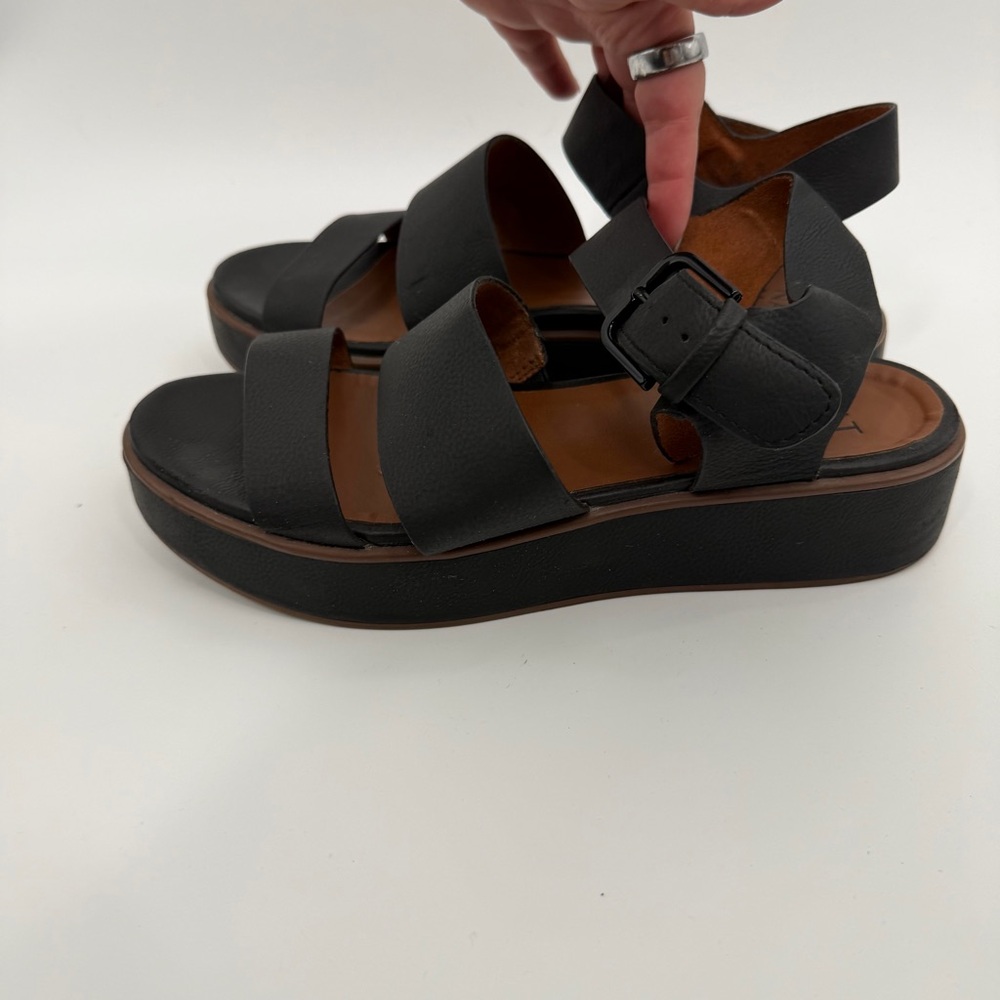Naturalizer Brooke Black Platform Sandals - Picture 5 of 9